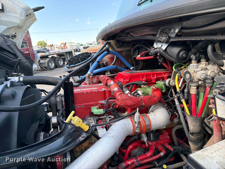 image for item EG9270 2012 Freightliner Business Class M2 fuel / lube truck