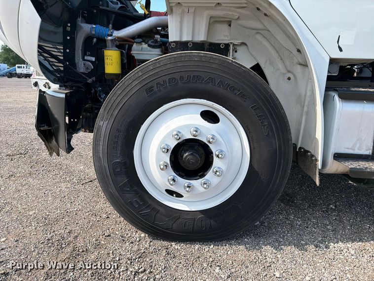 image for item EG9270 2012 Freightliner Business Class M2 fuel / lube truck