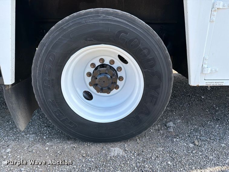 image for item EG9270 2012 Freightliner Business Class M2 fuel / lube truck