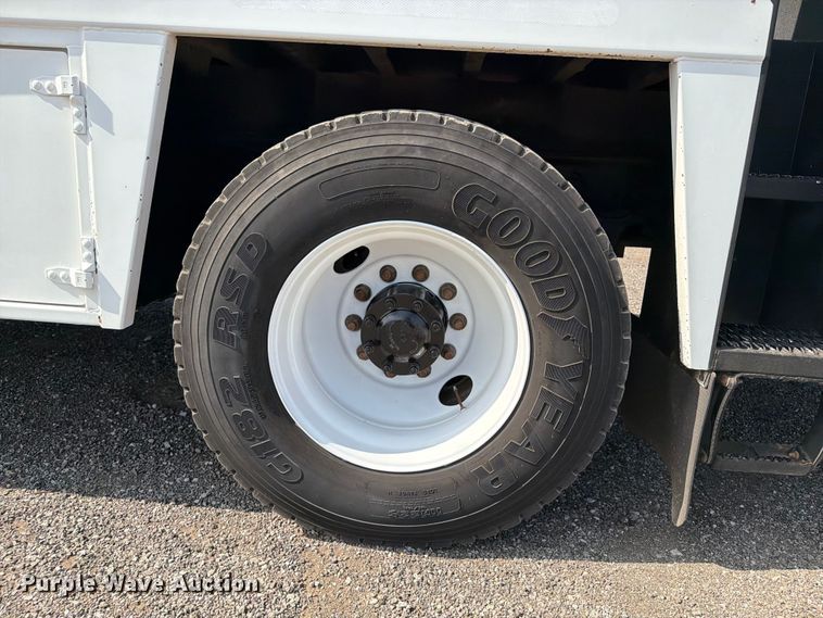 image for item EG9270 2012 Freightliner Business Class M2 fuel / lube truck