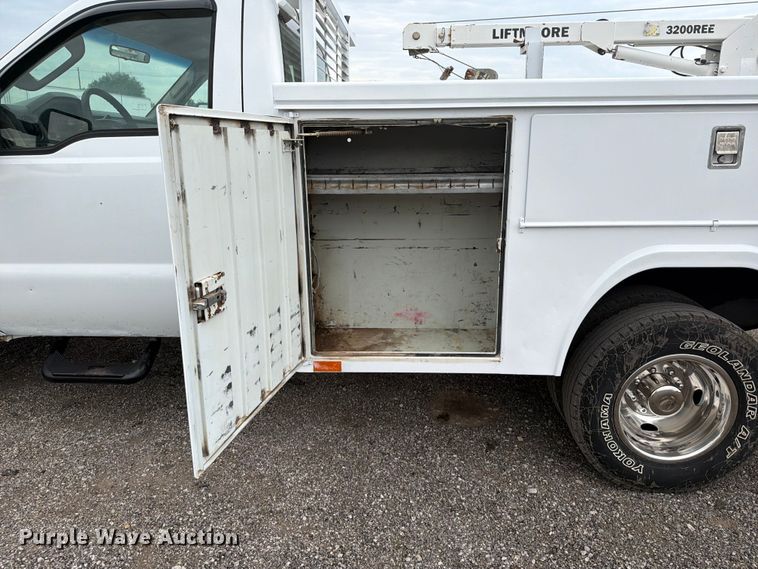 image for item EG9293 2008 Ford F350 Super Duty utility bed pickup truck