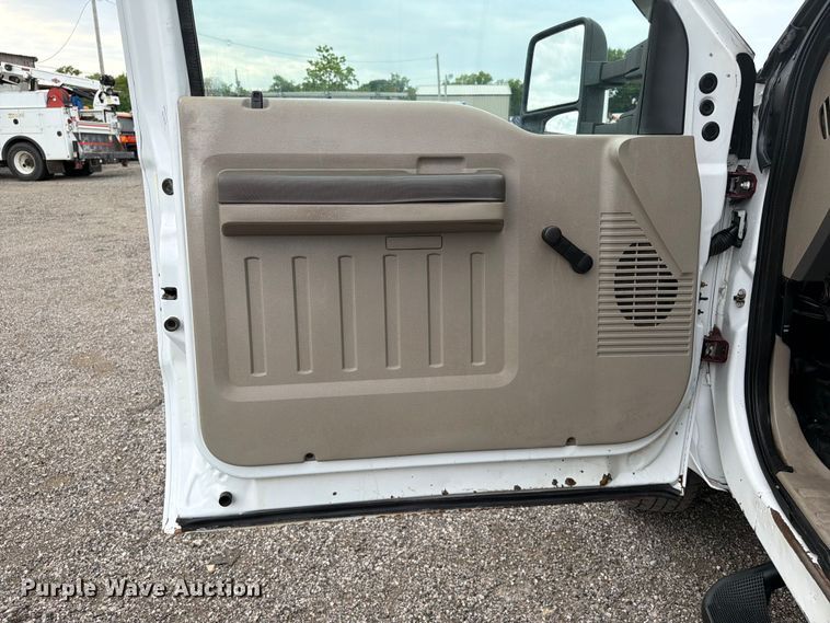 image for item EG9293 2008 Ford F350 Super Duty utility bed pickup truck