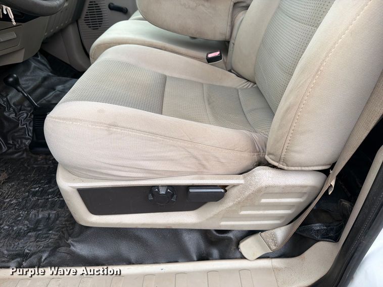 image for item EG9293 2008 Ford F350 Super Duty utility bed pickup truck