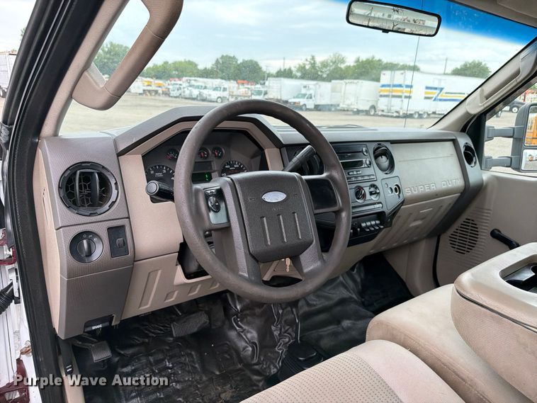 image for item EG9293 2008 Ford F350 Super Duty utility bed pickup truck