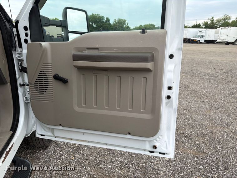 image for item EG9293 2008 Ford F350 Super Duty utility bed pickup truck