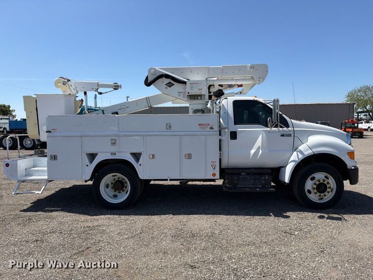 image for item EG9316 2015 Ford F650 Super Duty bucket truck