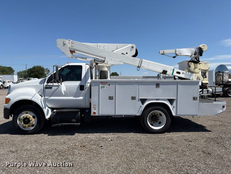 image for item EG9316 2015 Ford F650 Super Duty bucket truck
