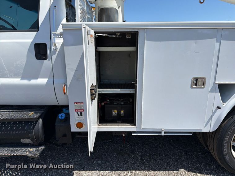 image for item EG9316 2015 Ford F650 Super Duty bucket truck