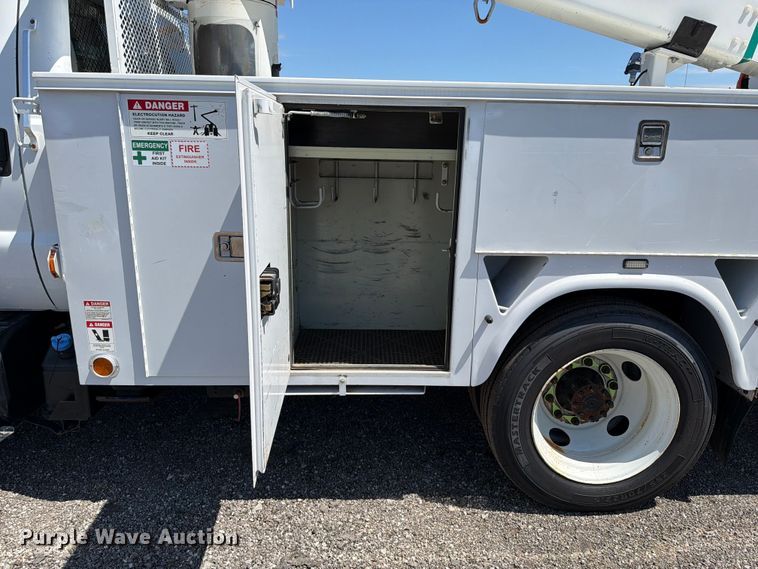 image for item EG9316 2015 Ford F650 Super Duty bucket truck