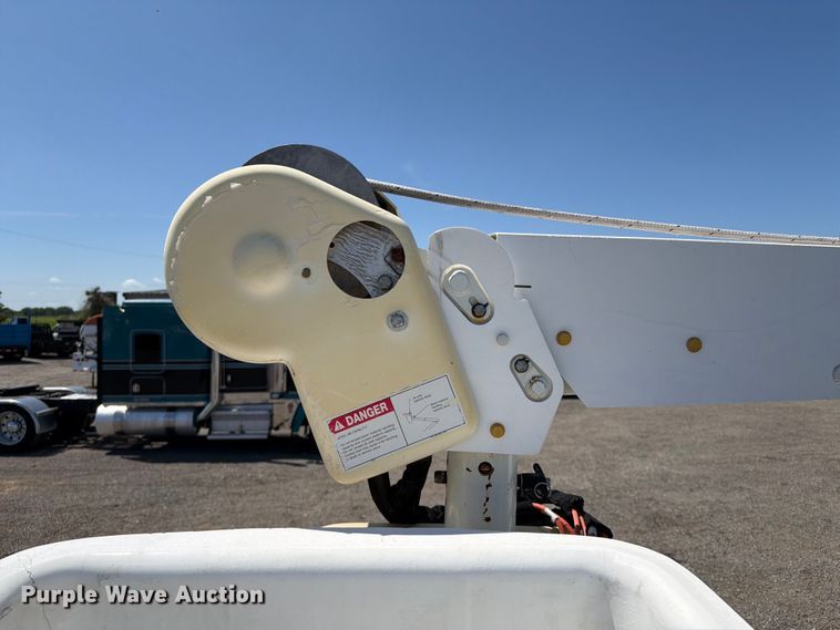 image for item EG9316 2015 Ford F650 Super Duty bucket truck