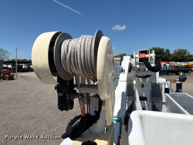 image for item EG9316 2015 Ford F650 Super Duty bucket truck