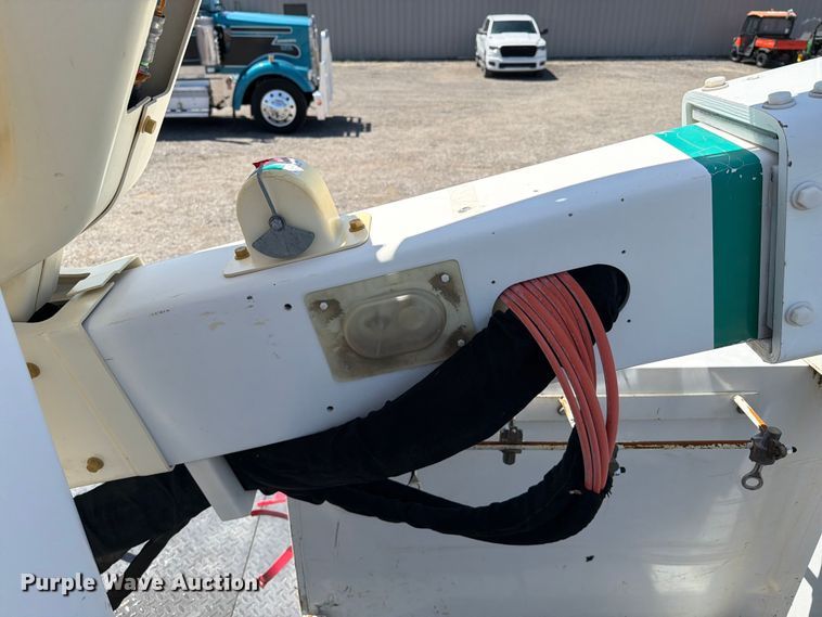 image for item EG9316 2015 Ford F650 Super Duty bucket truck