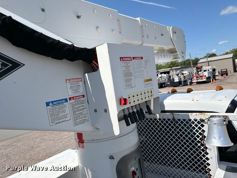 image for item EG9316 2015 Ford F650 Super Duty bucket truck