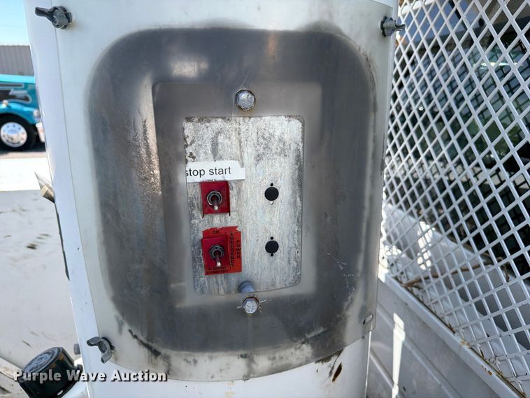 image for item EG9316 2015 Ford F650 Super Duty bucket truck