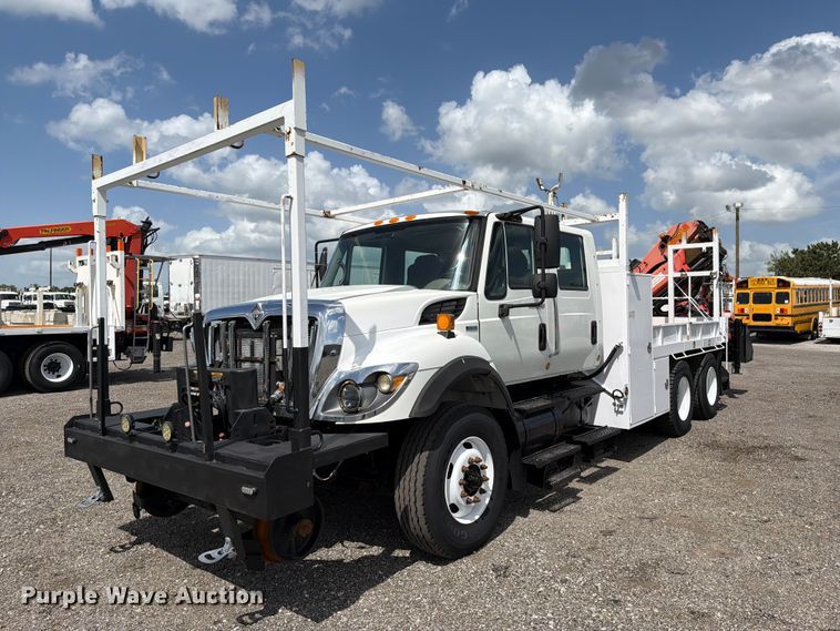 2008 International WorkStar 7500 Crew Cab crane truck