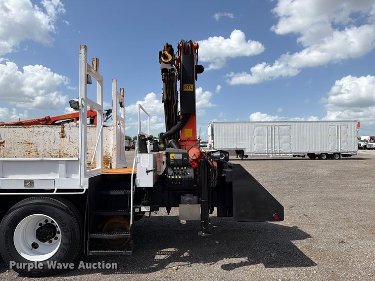 image for item EG9321 2008 International WorkStar 7500 Crew Cab crane truck
