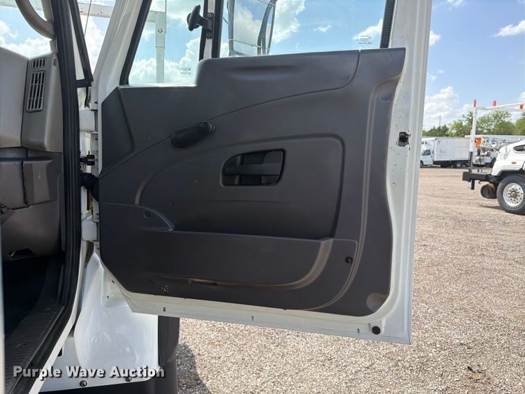 image for item EG9321 2008 International WorkStar 7500 Crew Cab crane truck