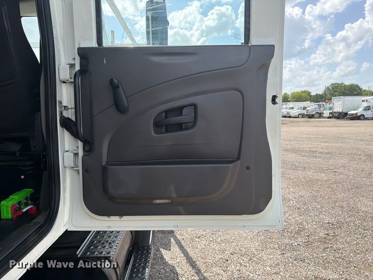 image for item EG9321 2008 International WorkStar 7500 Crew Cab crane truck