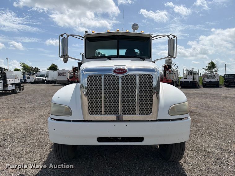 image for item EG9324 2006 Peterbilt 335 utility / service truck