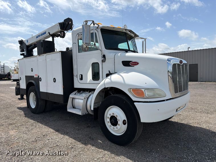 image for item EG9324 2006 Peterbilt 335 utility / service truck