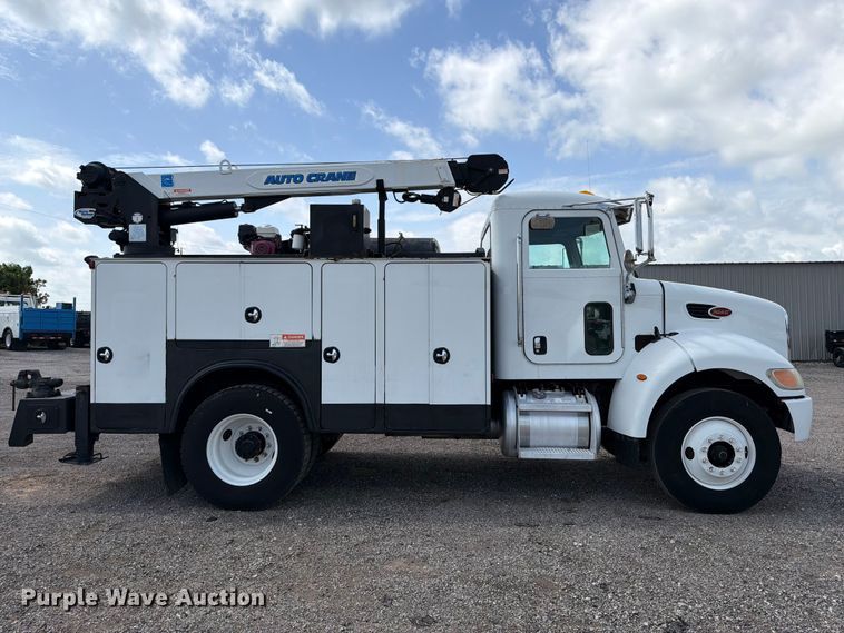 image for item EG9324 2006 Peterbilt 335 utility / service truck