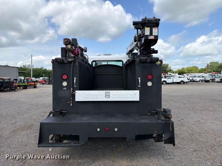 image for item EG9324 2006 Peterbilt 335 utility / service truck