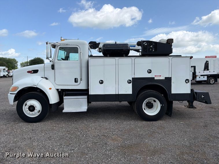 image for item EG9324 2006 Peterbilt 335 utility / service truck