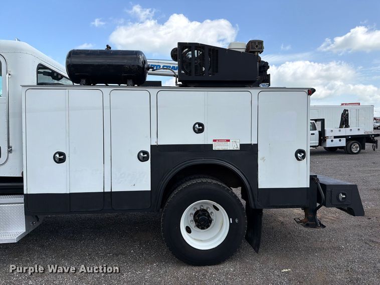 image for item EG9324 2006 Peterbilt 335 utility / service truck