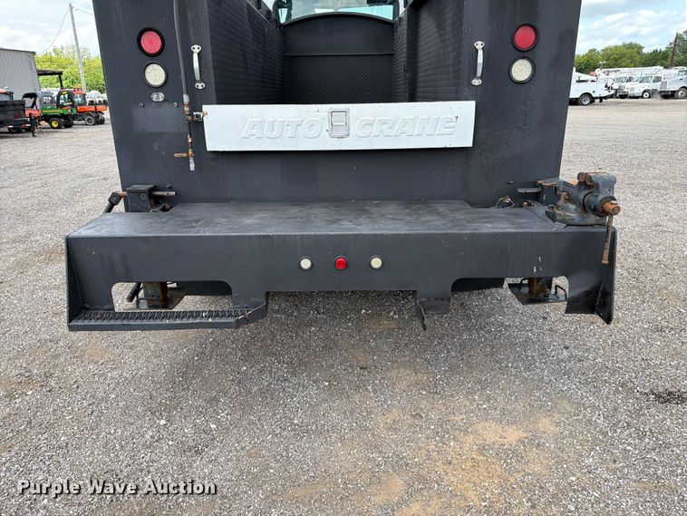 image for item EG9324 2006 Peterbilt 335 utility / service truck