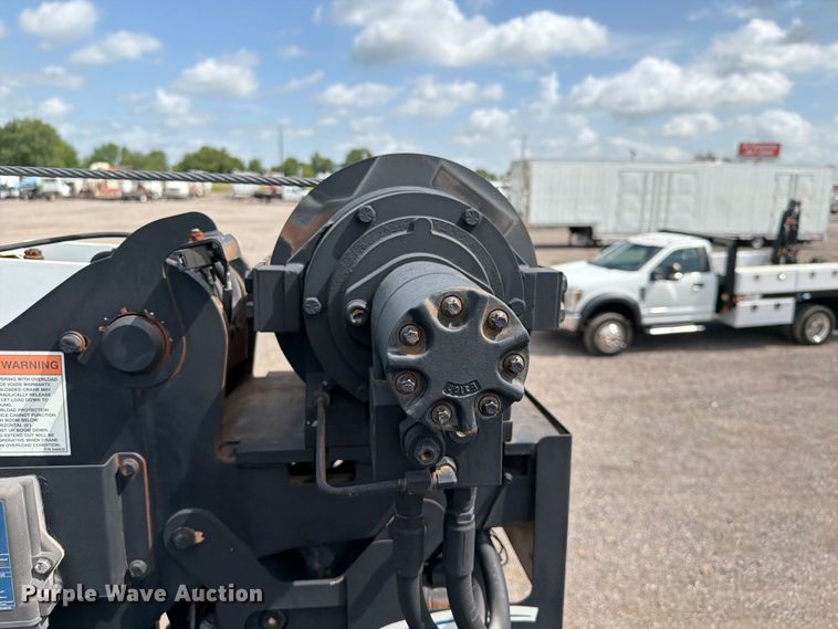 image for item EG9324 2006 Peterbilt 335 utility / service truck