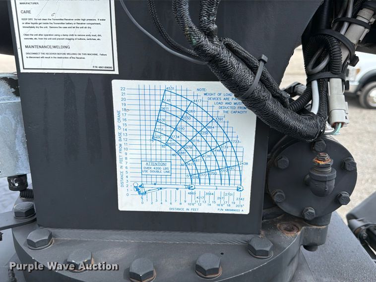 image for item EG9324 2006 Peterbilt 335 utility / service truck