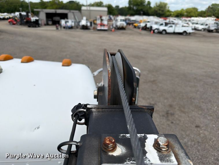 image for item EG9324 2006 Peterbilt 335 utility / service truck