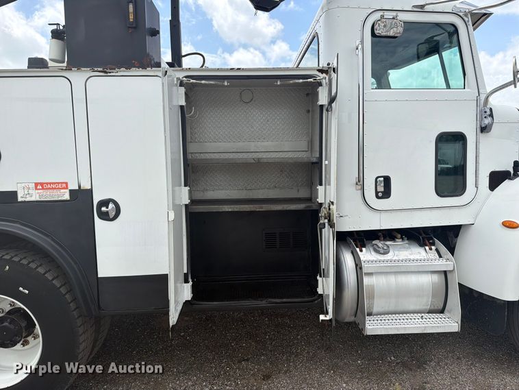 image for item EG9324 2006 Peterbilt 335 utility / service truck