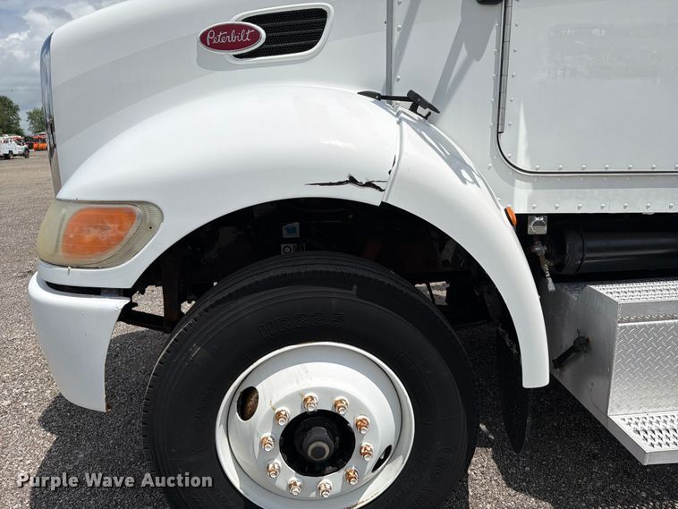 image for item EG9324 2006 Peterbilt 335 utility / service truck