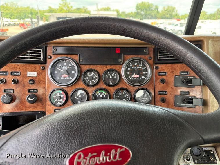 image for item EG9324 2006 Peterbilt 335 utility / service truck