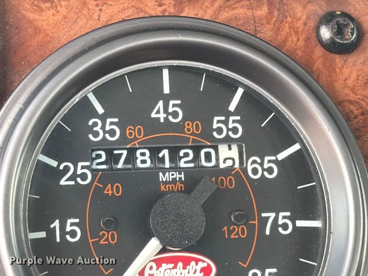 image for item EG9324 2006 Peterbilt 335 utility / service truck