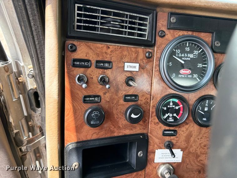 image for item EG9324 2006 Peterbilt 335 utility / service truck