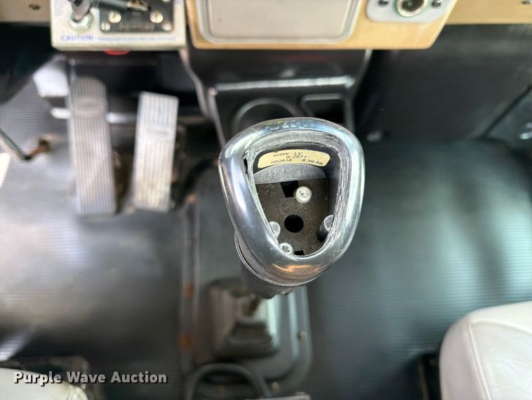 image for item EG9324 2006 Peterbilt 335 utility / service truck