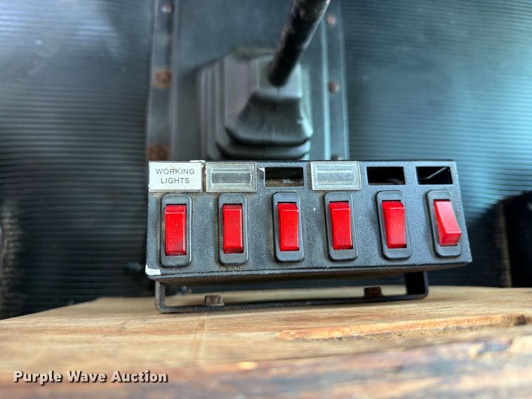 image for item EG9324 2006 Peterbilt 335 utility / service truck