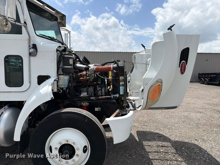 image for item EG9324 2006 Peterbilt 335 utility / service truck