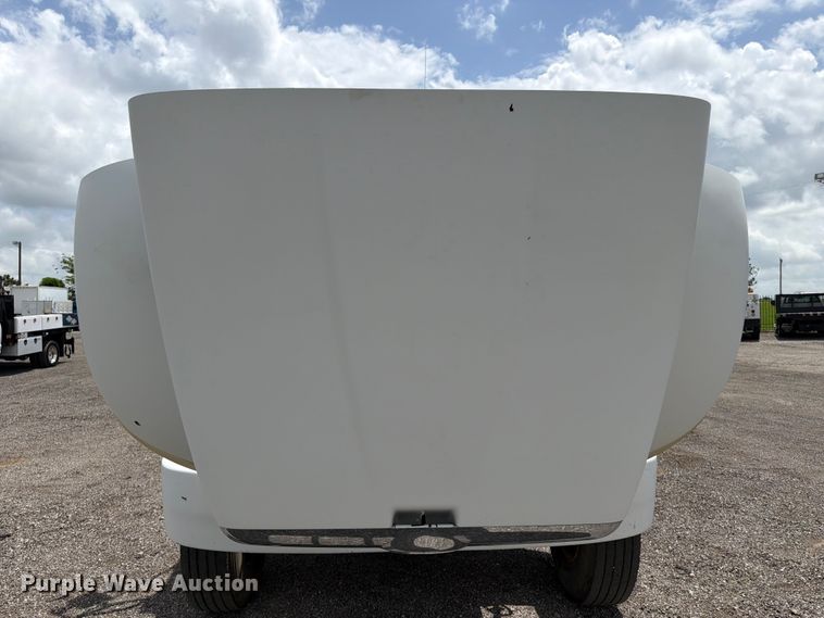image for item EG9324 2006 Peterbilt 335 utility / service truck