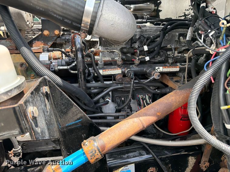 image for item EG9324 2006 Peterbilt 335 utility / service truck