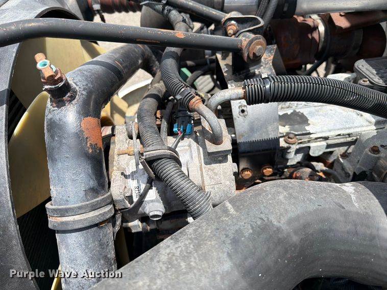 image for item EG9324 2006 Peterbilt 335 utility / service truck