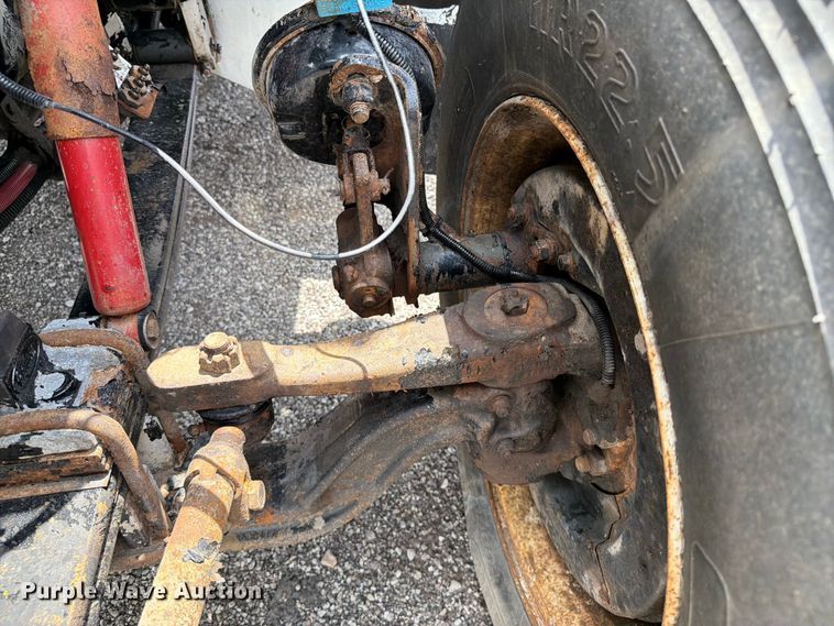 image for item EG9324 2006 Peterbilt 335 utility / service truck