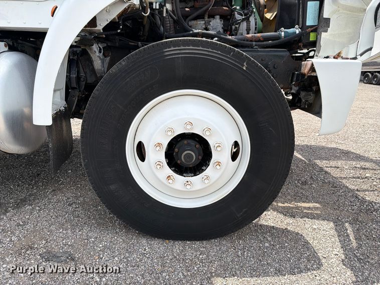 image for item EG9324 2006 Peterbilt 335 utility / service truck