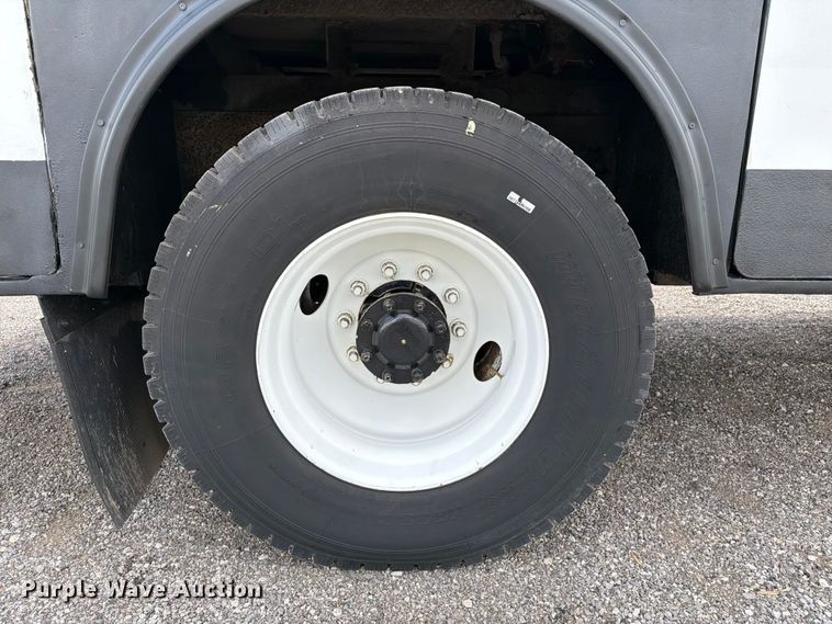image for item EG9324 2006 Peterbilt 335 utility / service truck