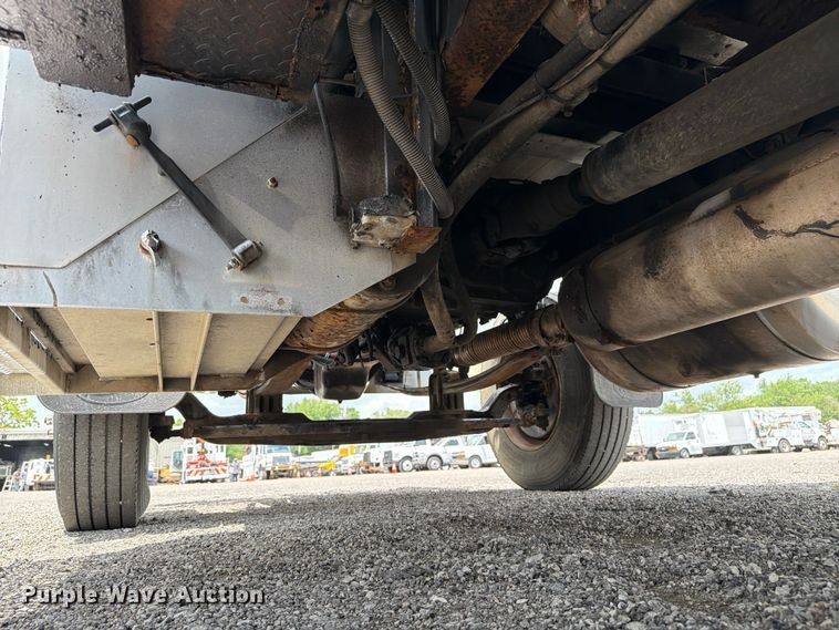 image for item EG9324 2006 Peterbilt 335 utility / service truck