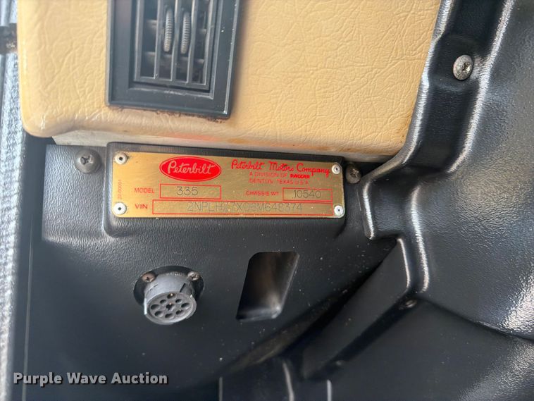 image for item EG9324 2006 Peterbilt 335 utility / service truck