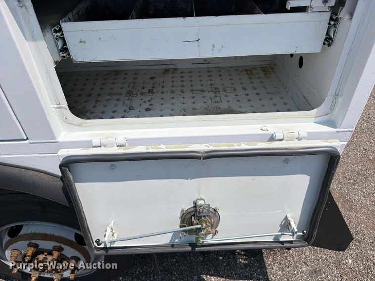 image for item EG9330 2014 Ford F250 Super Duty Ext. Cab utility bed pickup truck