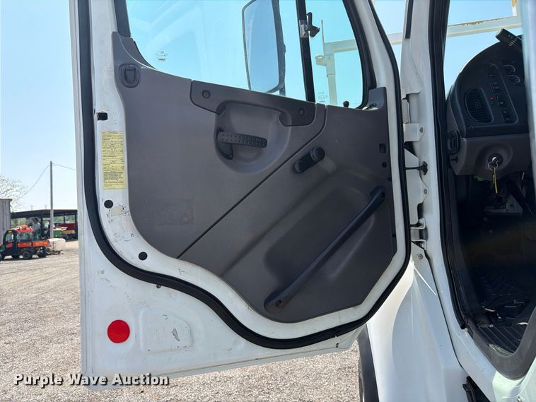 image for item EG9333 2007 Freightliner Business Class M2 Crew Cab crane truck